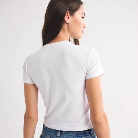 🤍 Abercrombie & Fitch White Essential Baby Tee | NWT | XL - Picture 5 of 8